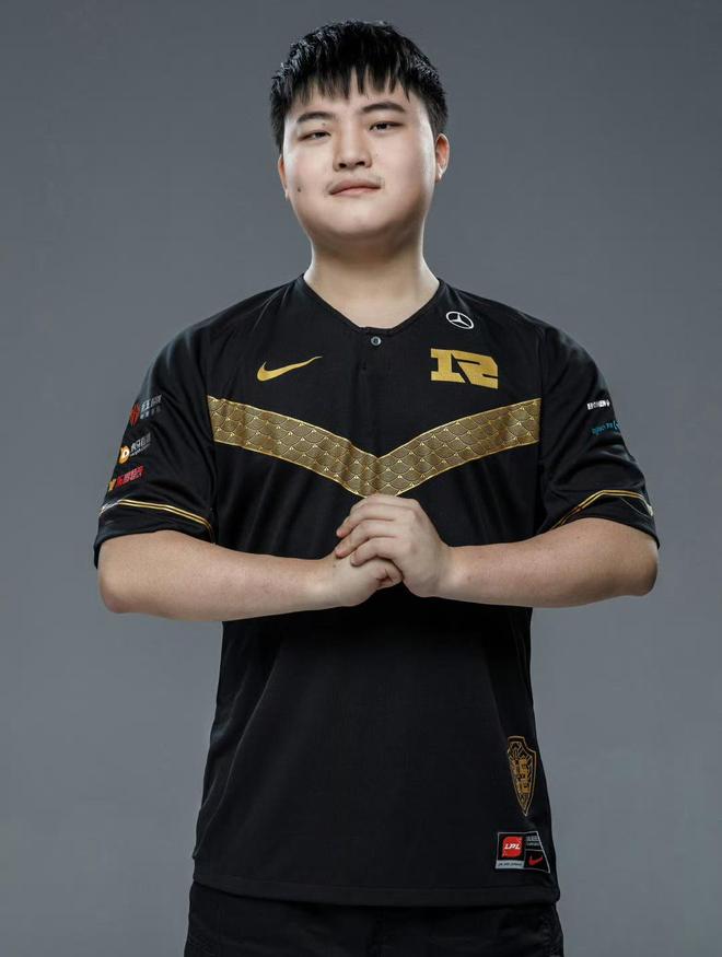 九游app下载最新版本-Uzi迎来七赛季出色发挥，RNG观众热烈欢呼！上演精彩一战-九游app下载最新版本